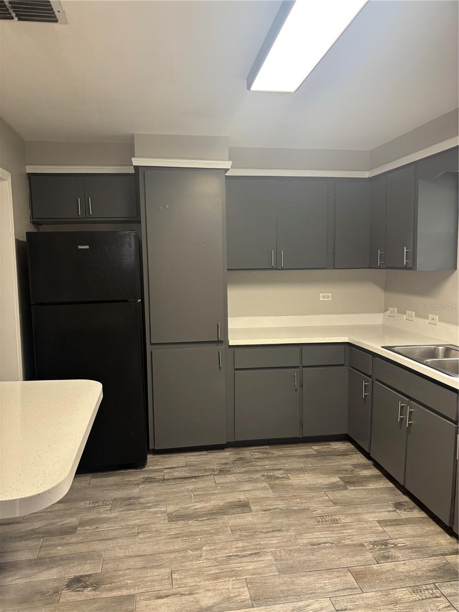 807 E OSBORNE AVE — photo 3