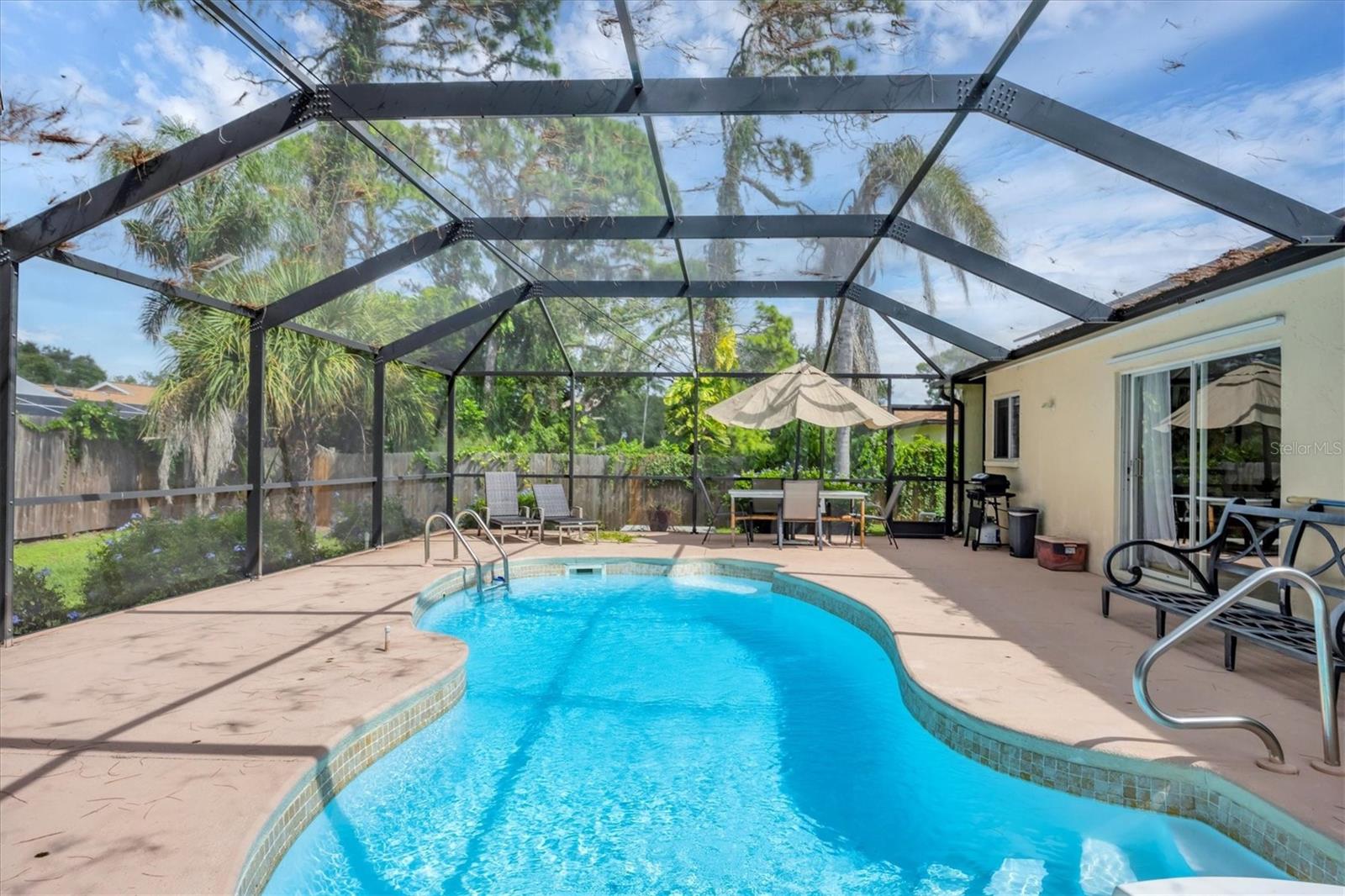 2445 APACHE ST — photo 30