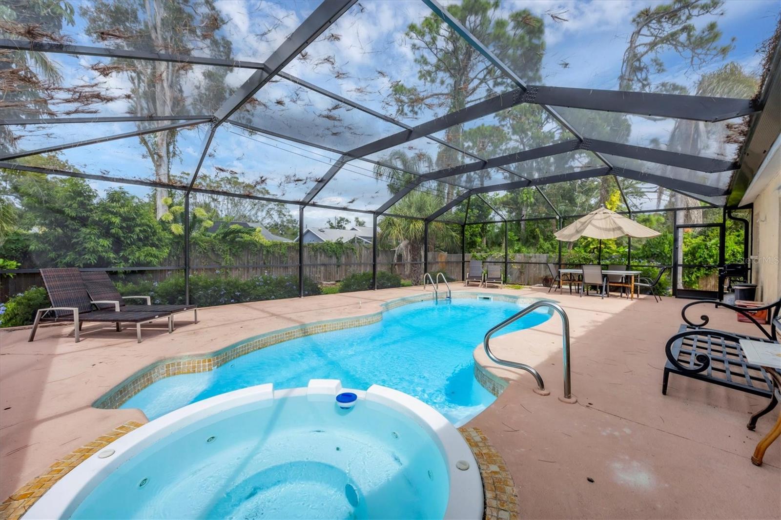2445 APACHE ST — photo 3