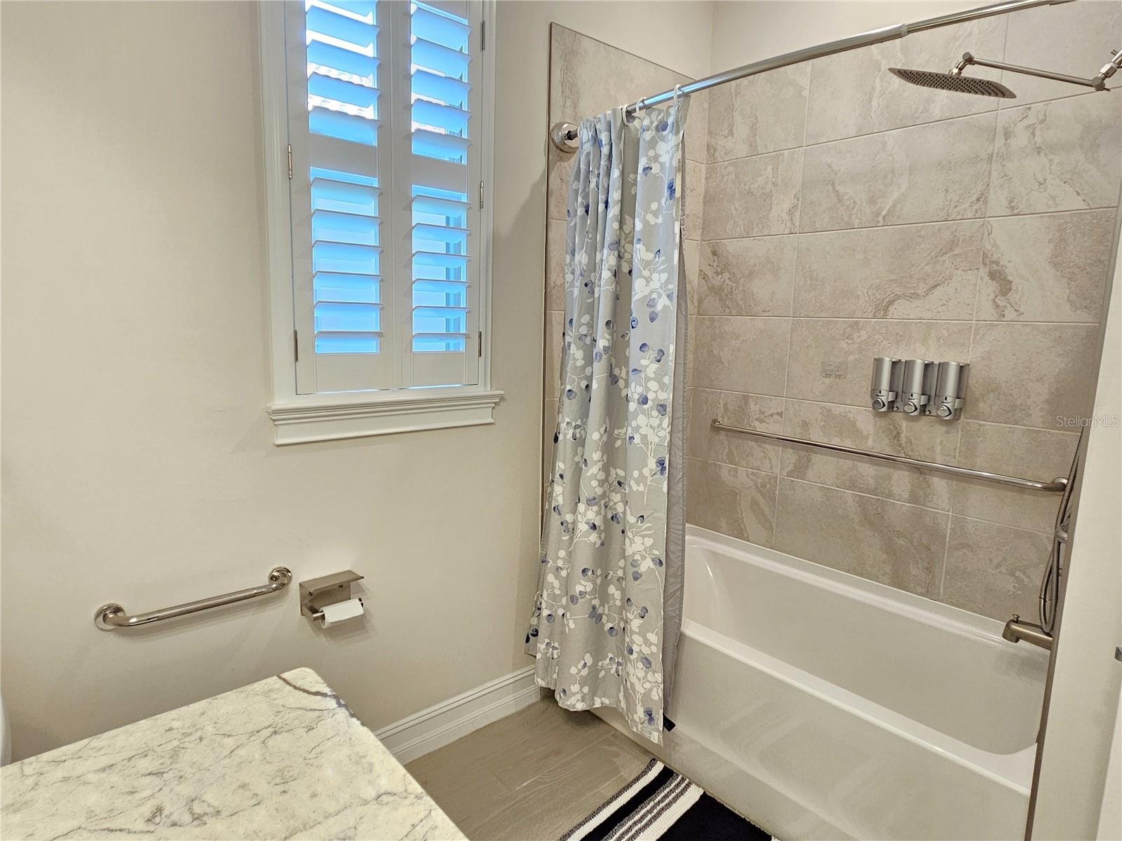 104 VILLORESI BLVD — photo 51