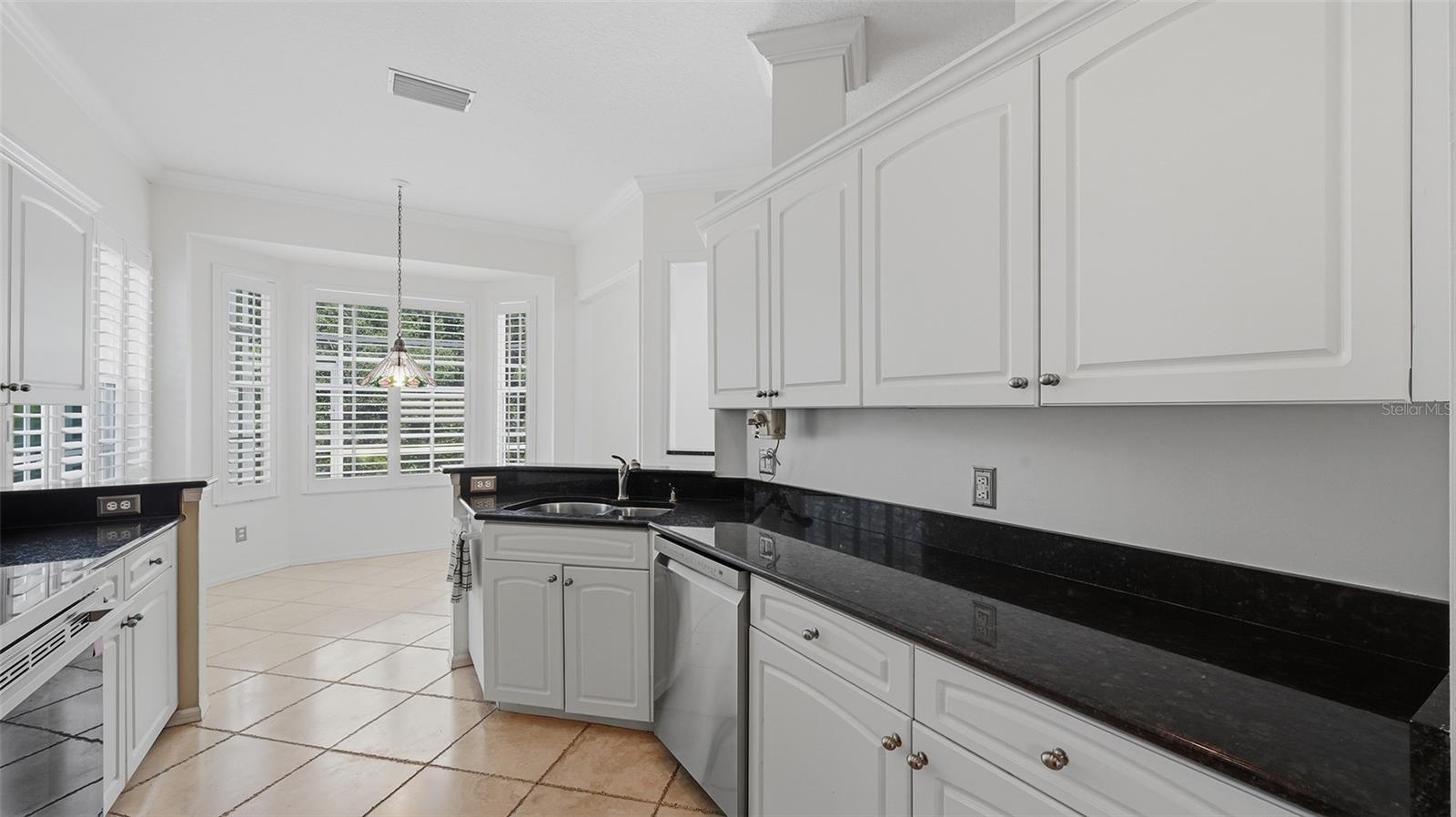 238 VESTAVIA DR — photo 15
