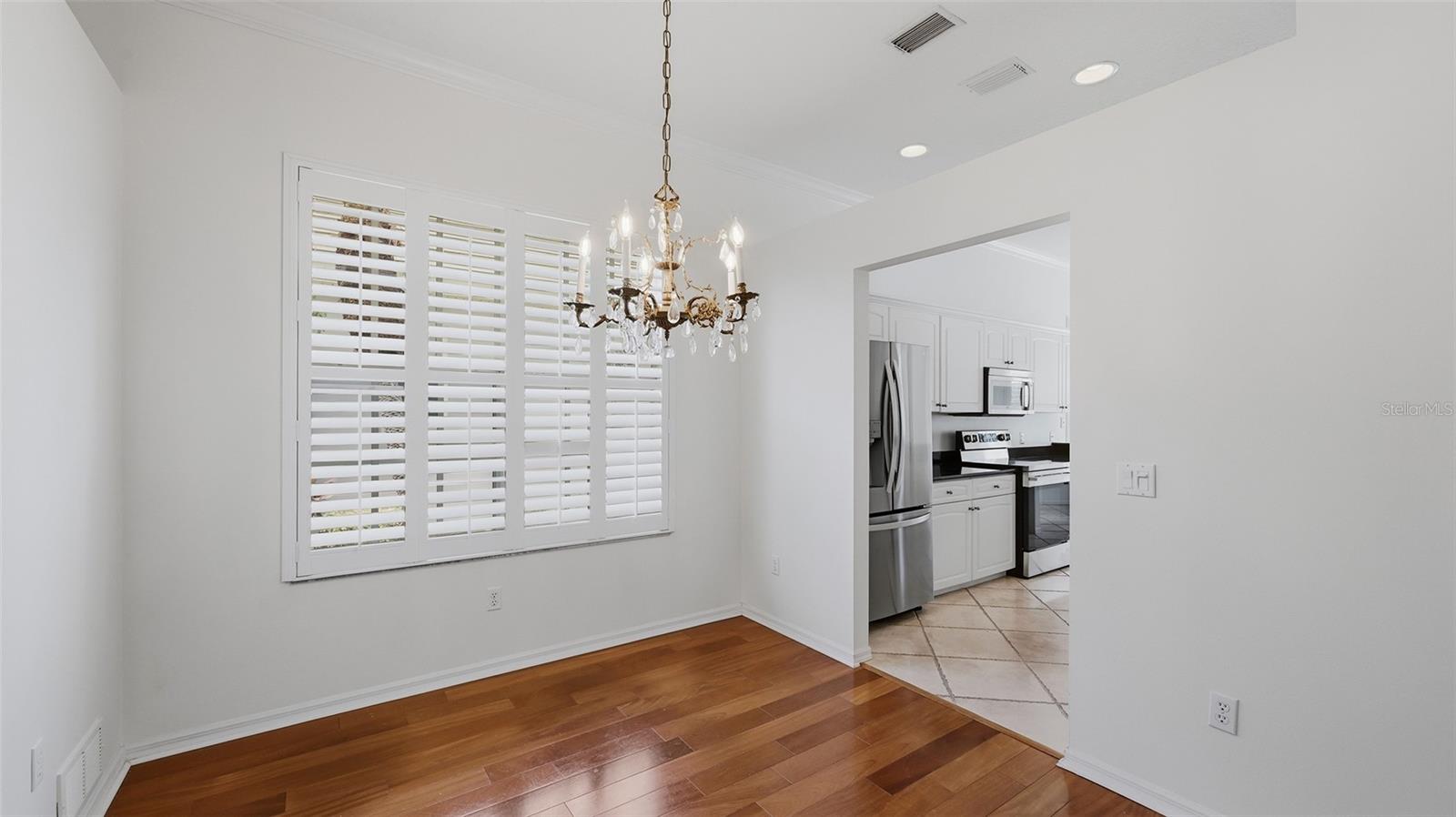 238 VESTAVIA DR — photo 11