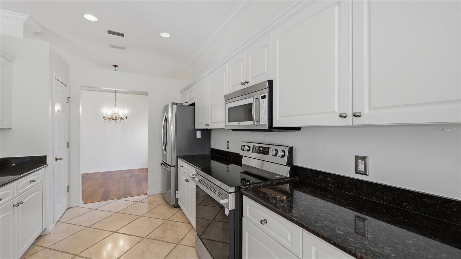 238 VESTAVIA DR — photo 13