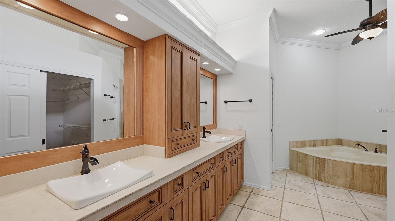 238 VESTAVIA DR — photo 19