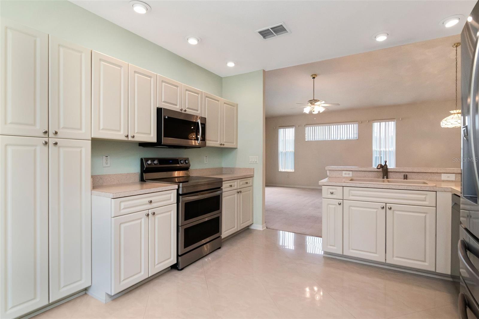 10029 BROOKDALE DR — photo 12