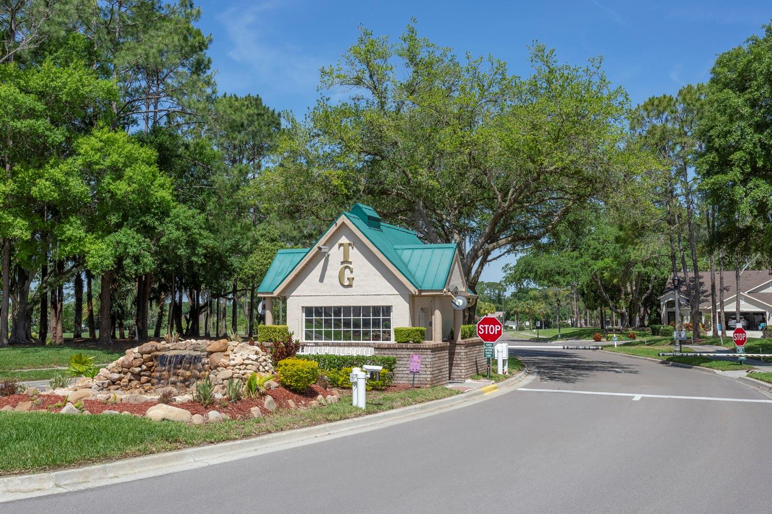 10029 BROOKDALE DR — photo 2