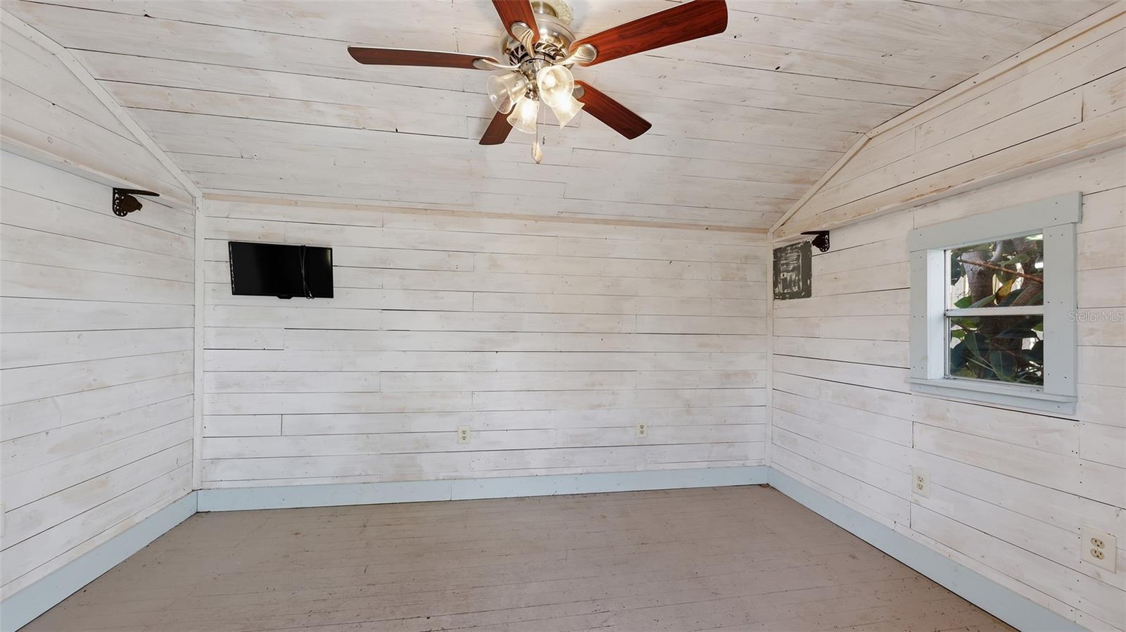 2220 DOUD ST — photo 36