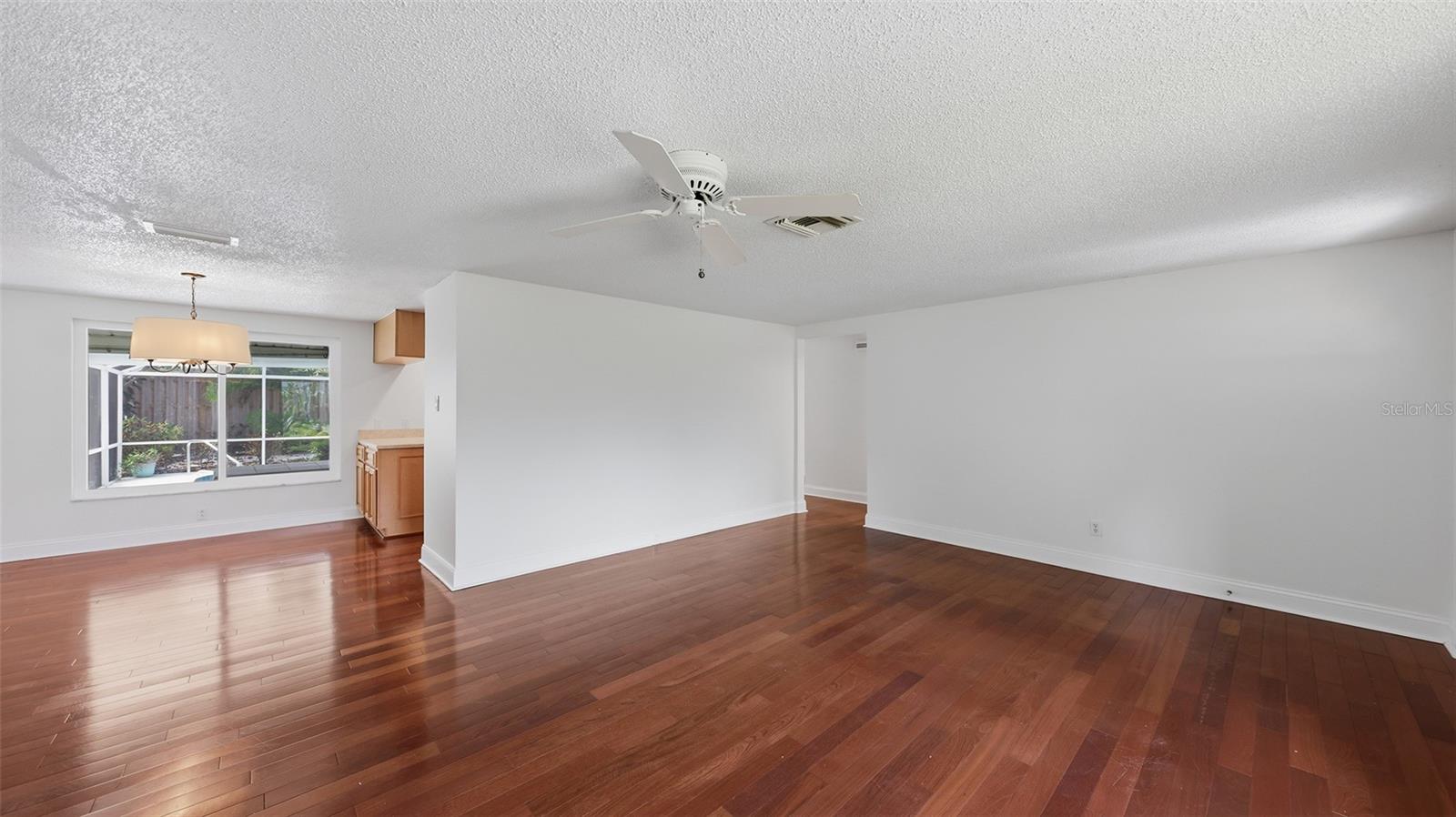 2220 DOUD ST — photo 8