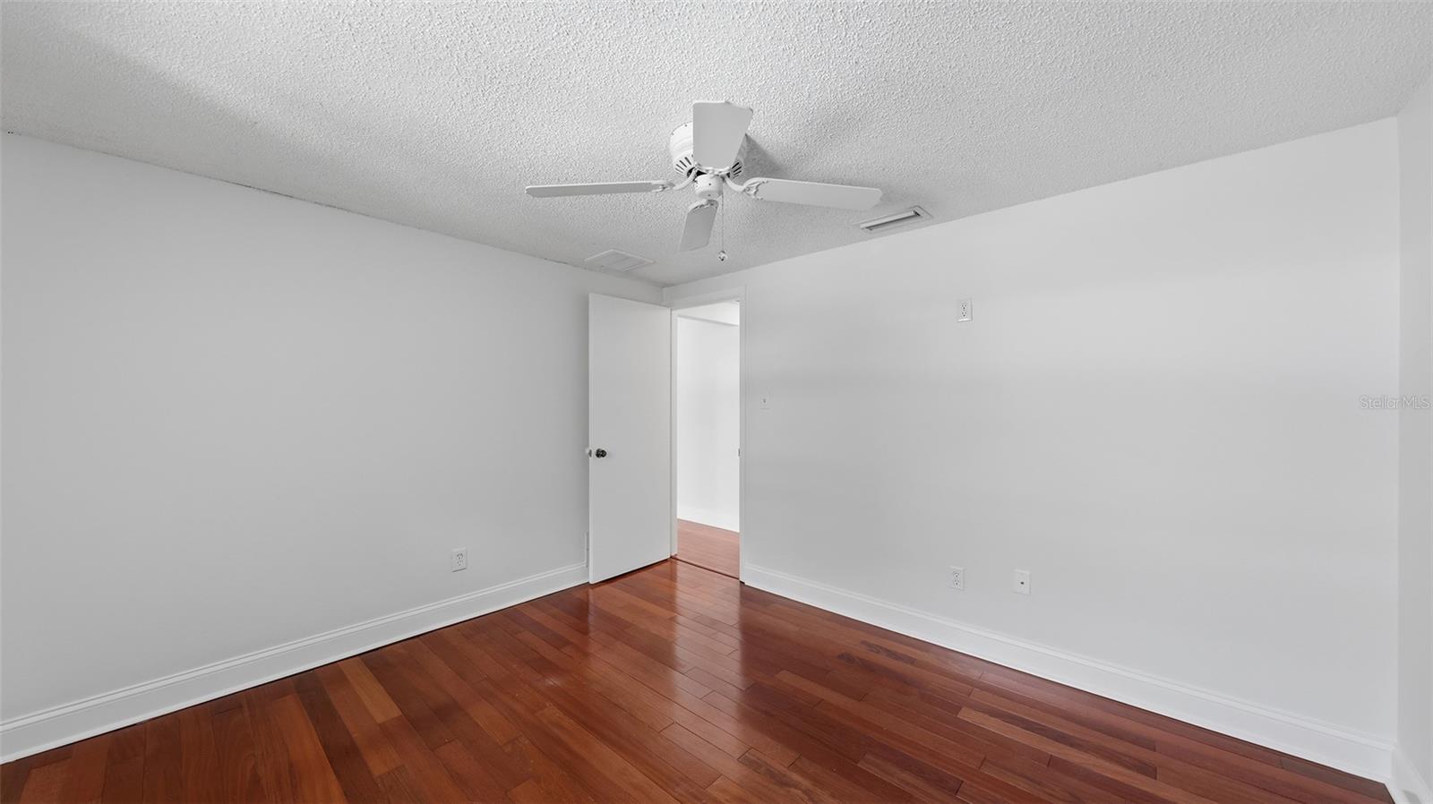 2220 DOUD ST — photo 24