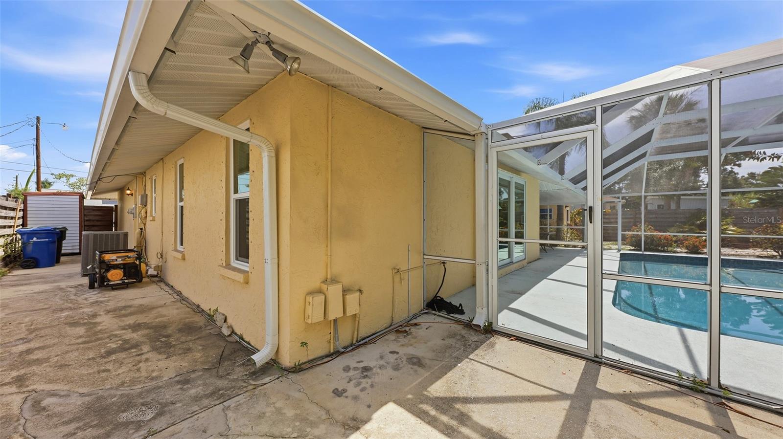 2220 DOUD ST — photo 42