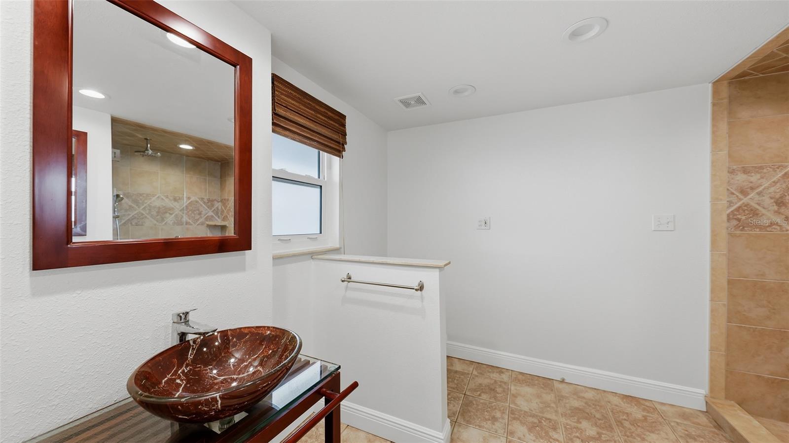 2220 DOUD ST — photo 18