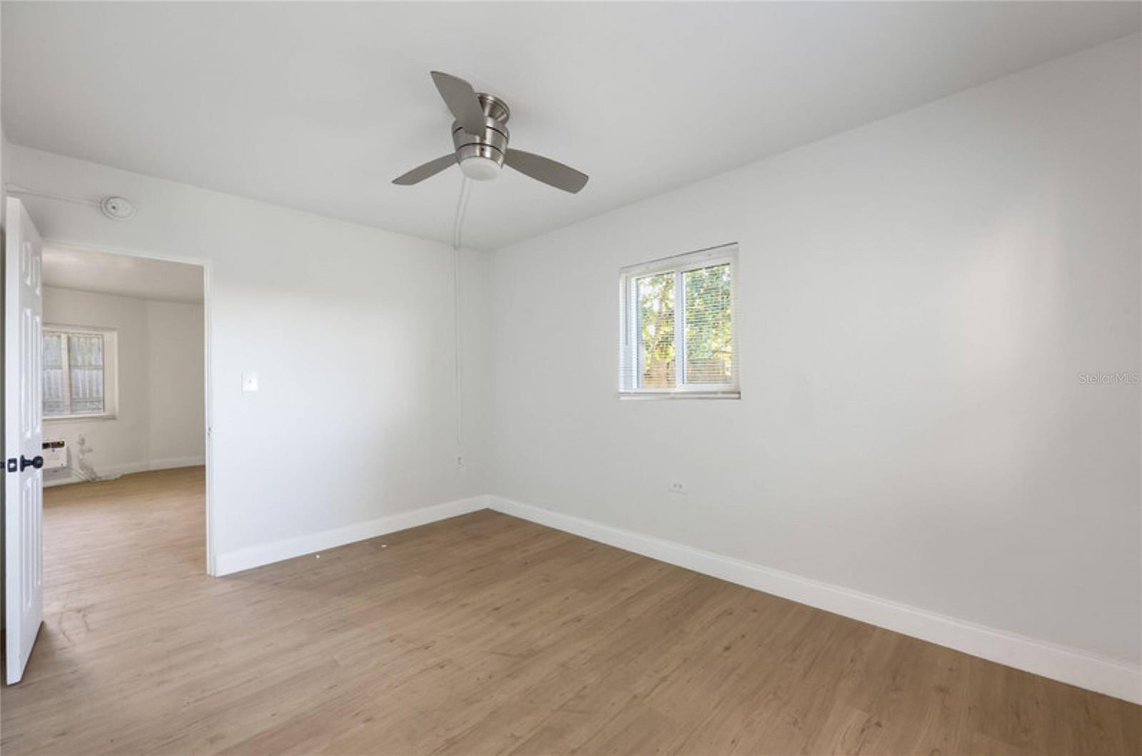 1429 LAURA ST — photo 8