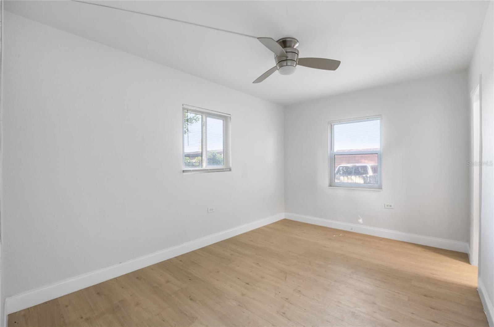 1429 LAURA ST — photo 9