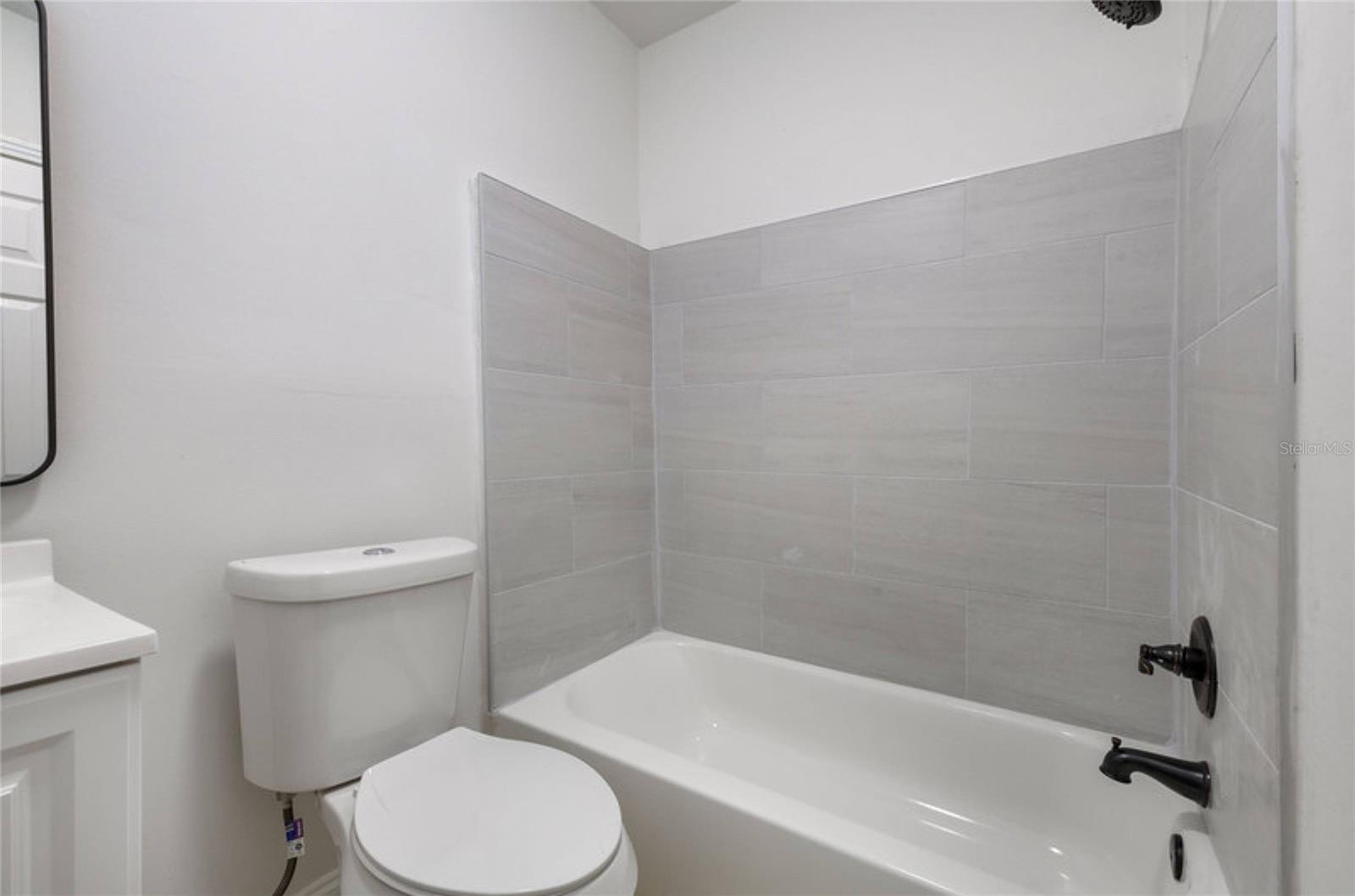 1429 LAURA ST — photo 11