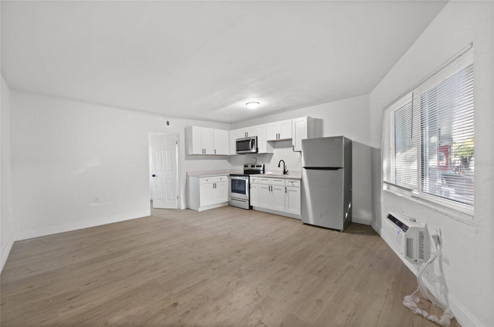 1429 LAURA ST — photo 5