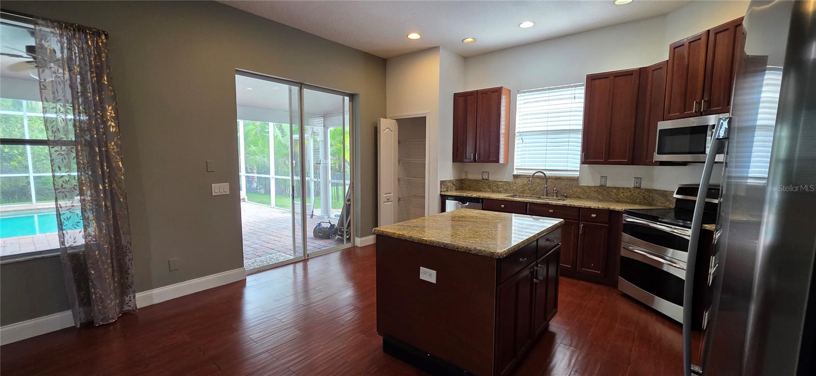 11609 GREENSLEEVE AVE — photo 25
