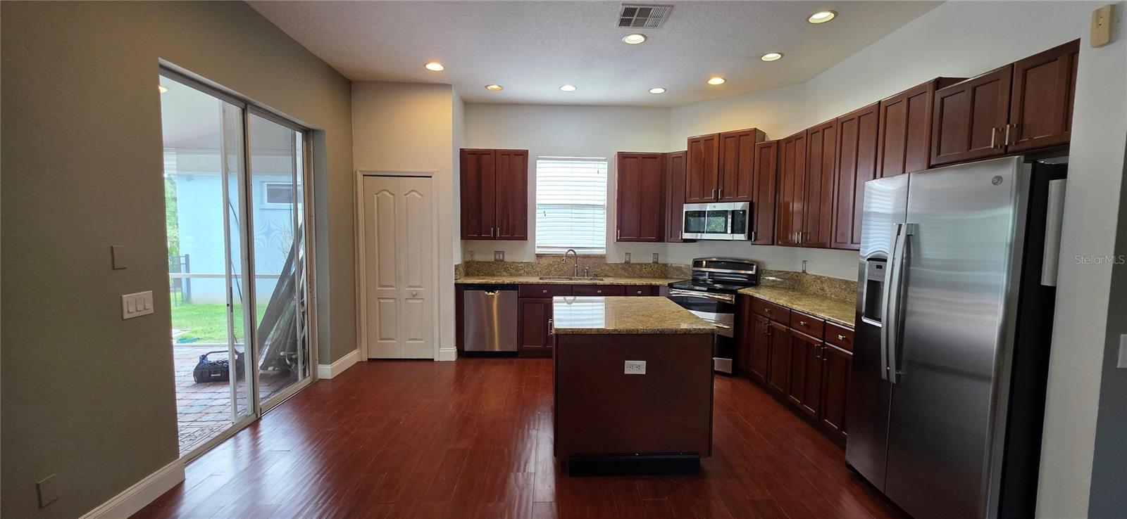 11609 GREENSLEEVE AVE — photo 23