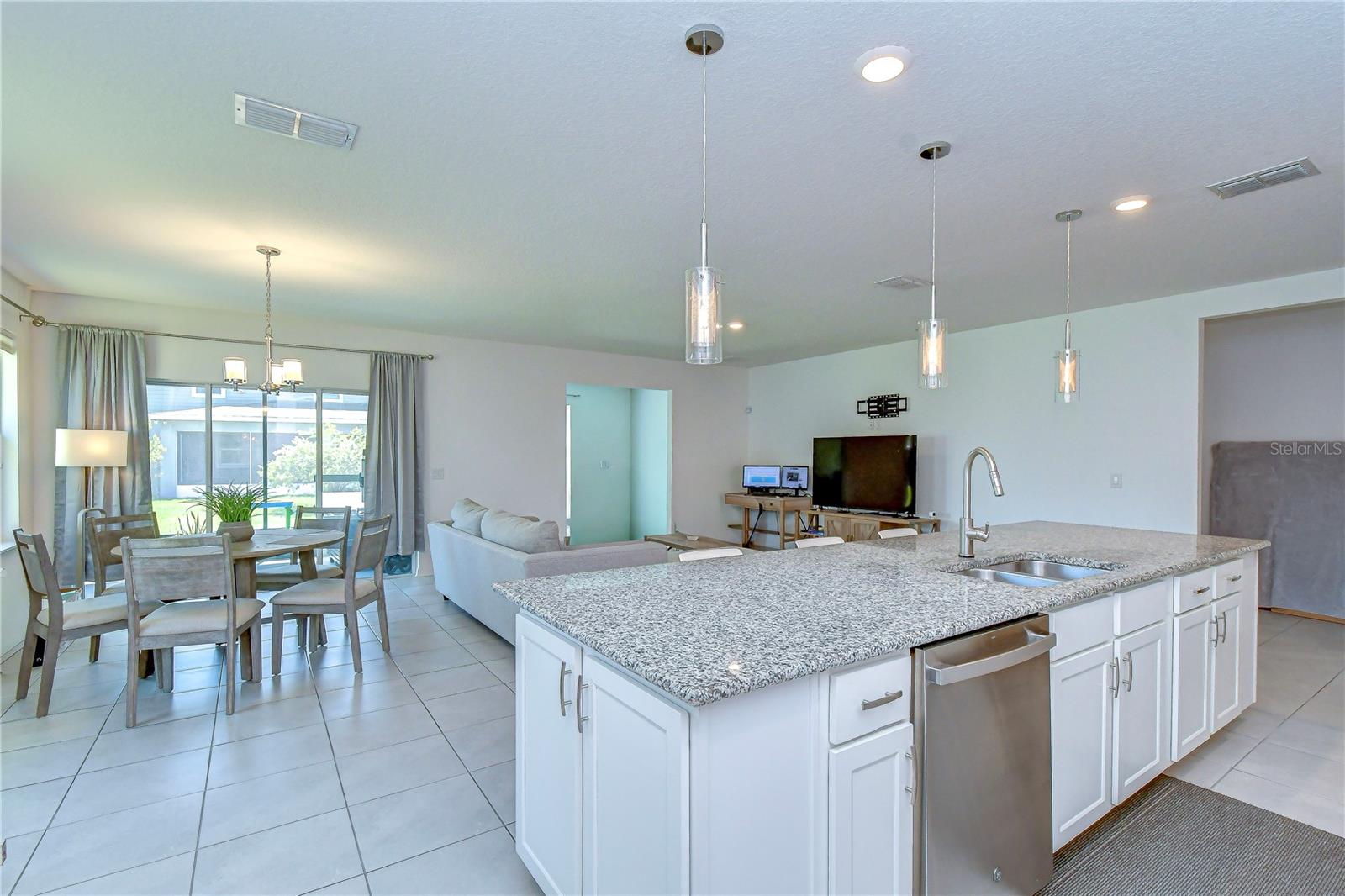 8325 OLIVE BROOK DR — photo 15