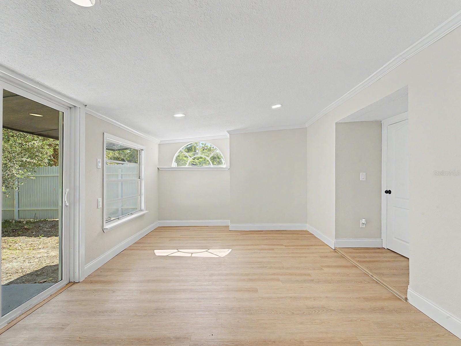 7708 MARYLAND AVE — photo 23