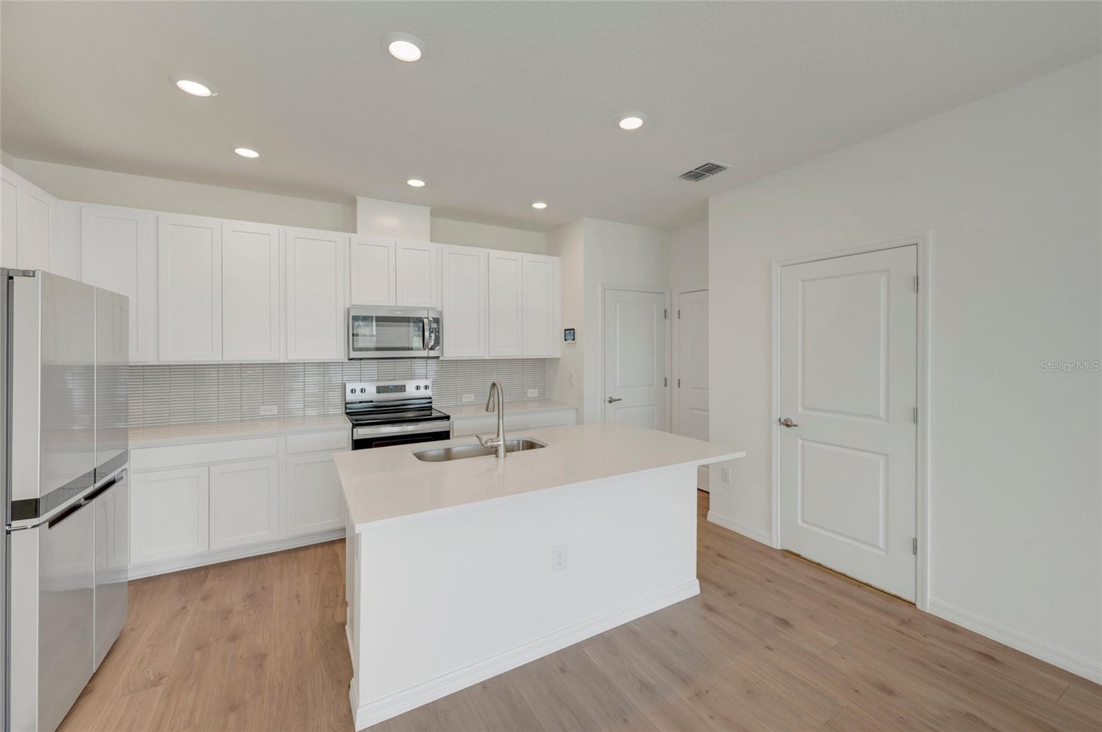 6418 JENSEN VIEW AVE — photo 3