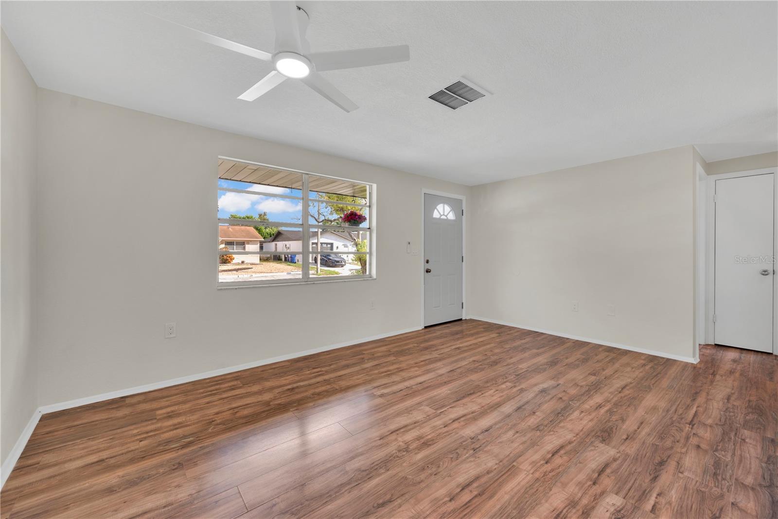 6318 BALDWYN AVE — photo 8