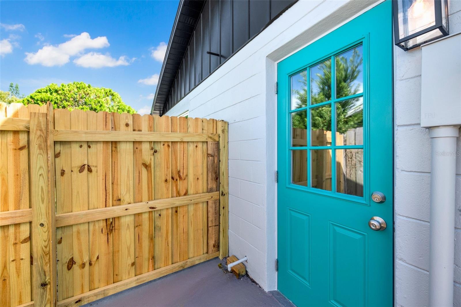 6318 BALDWYN AVE — photo 32