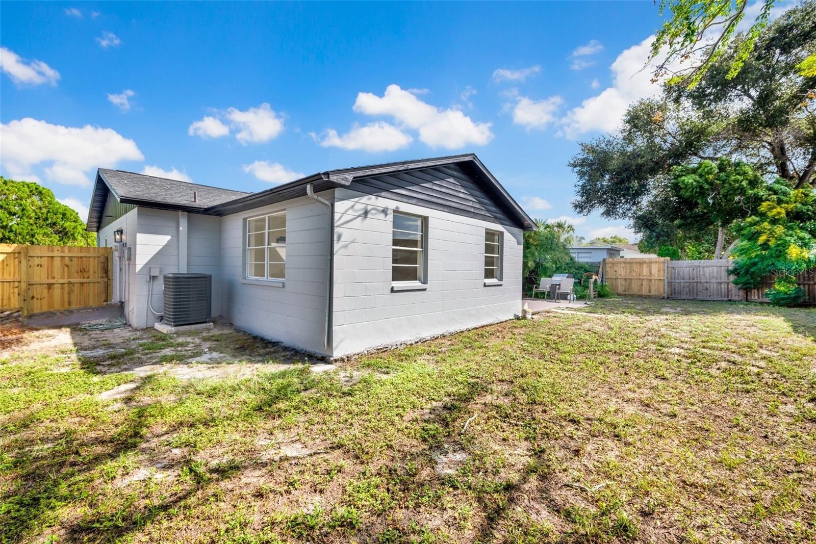 6318 BALDWYN AVE — photo 33