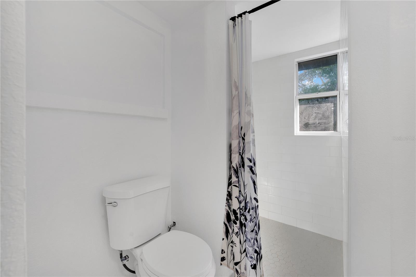 6318 BALDWYN AVE — photo 31