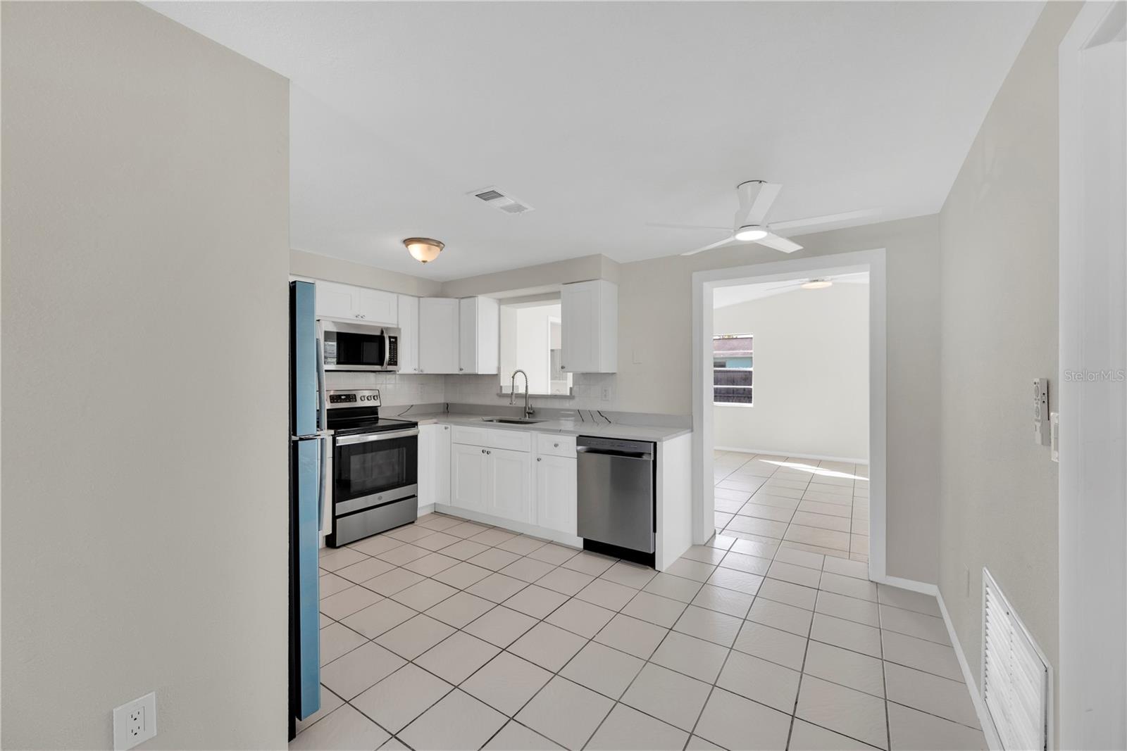 6318 BALDWYN AVE — photo 12