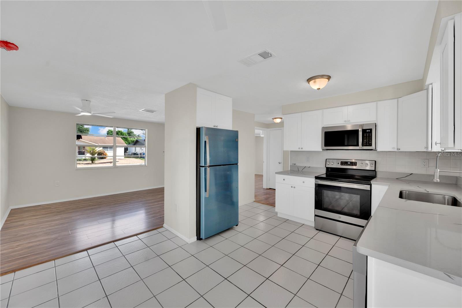 6318 BALDWYN AVE — photo 9