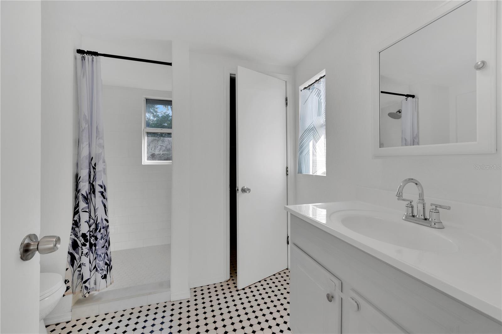 6318 BALDWYN AVE — photo 29