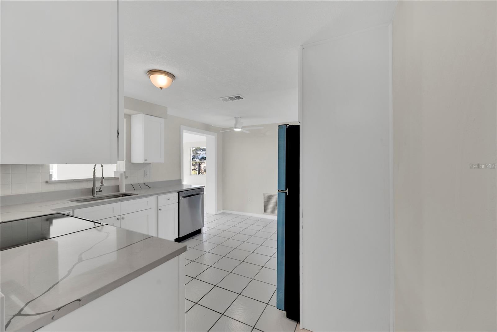 6318 BALDWYN AVE — photo 13
