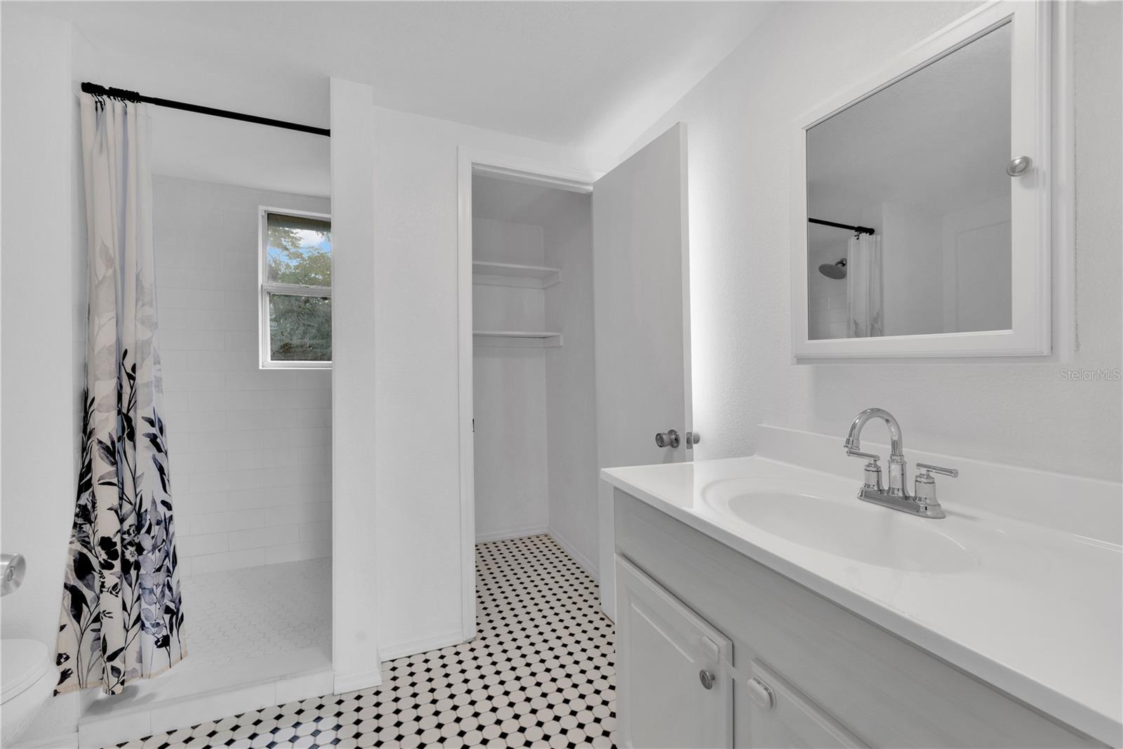 6318 BALDWYN AVE — photo 30