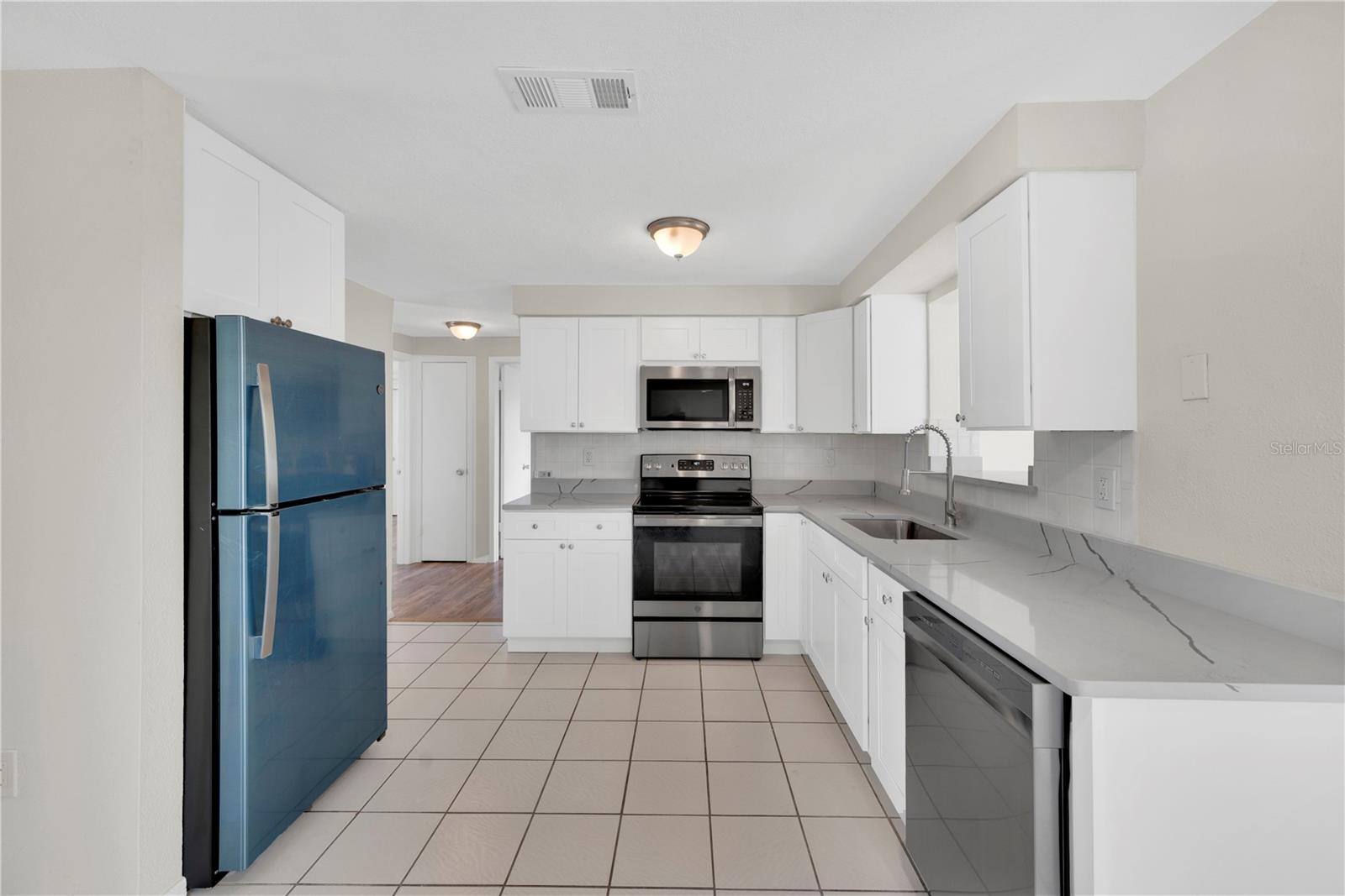 6318 BALDWYN AVE — photo 11