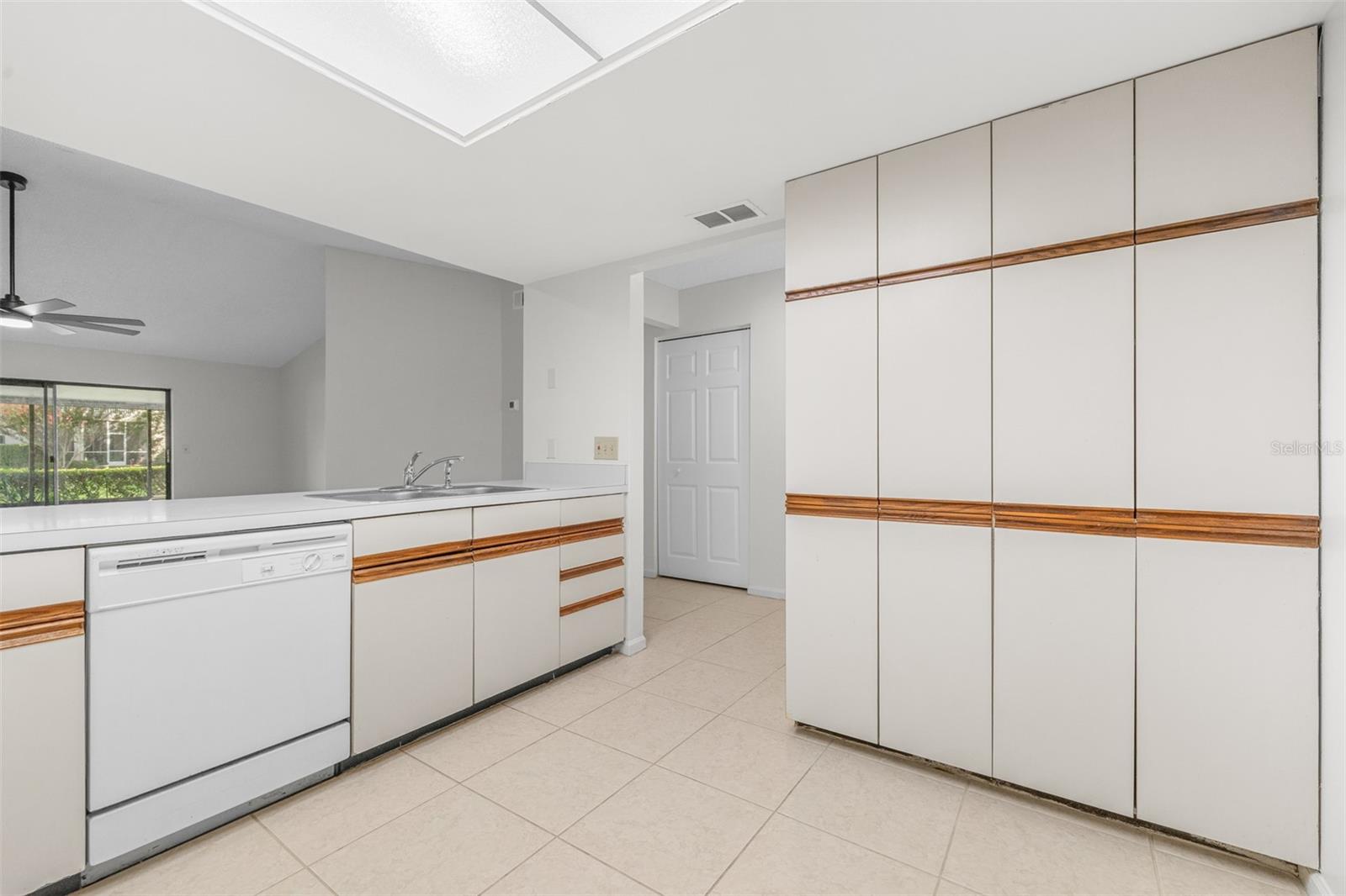 18425 AINTREE CT — photo 22