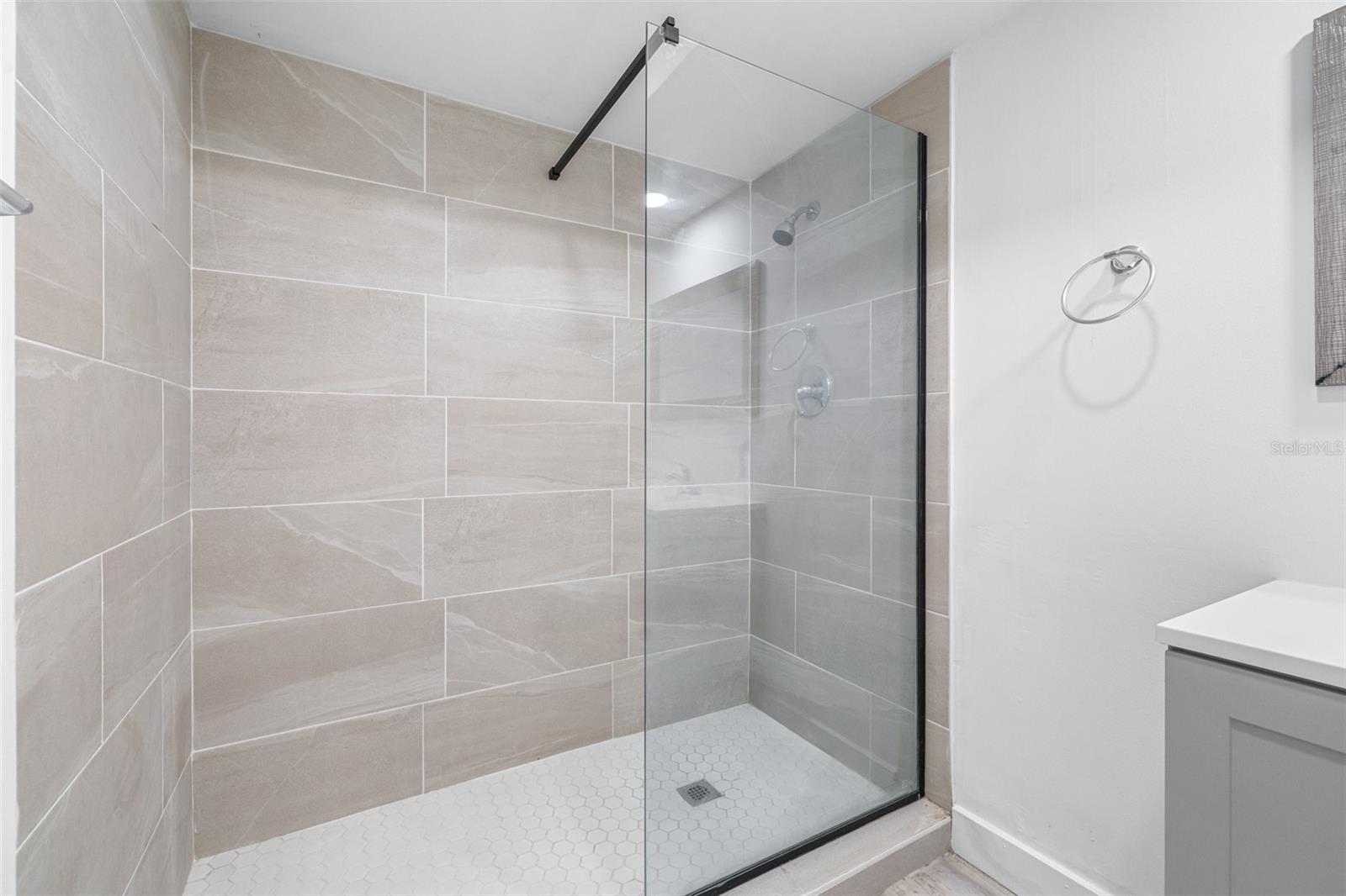 18425 AINTREE CT — photo 34