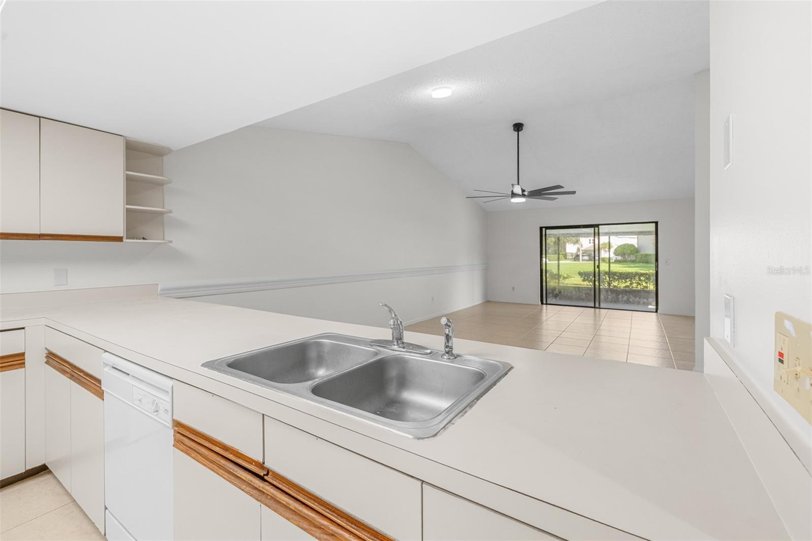 18425 AINTREE CT — photo 17