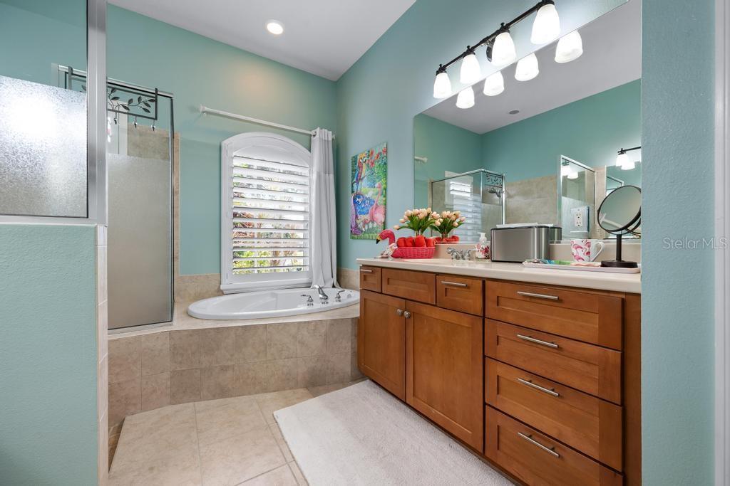 264 DAHLIA CT — photo 33