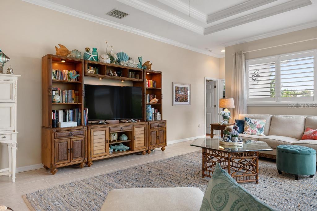 264 DAHLIA CT — photo 17