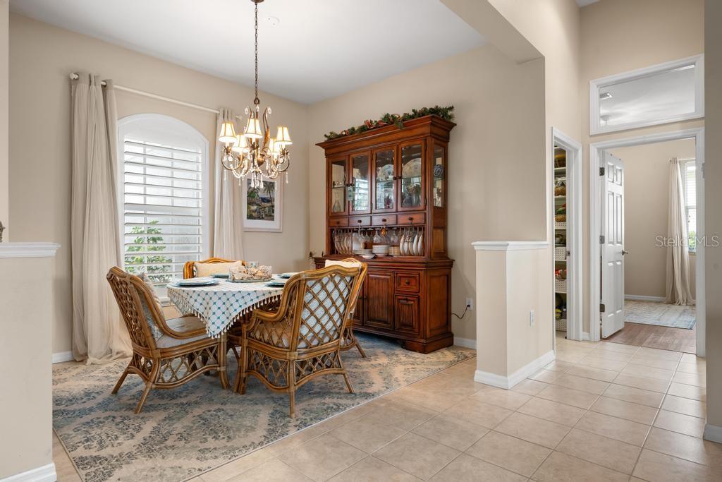 264 DAHLIA CT — photo 10