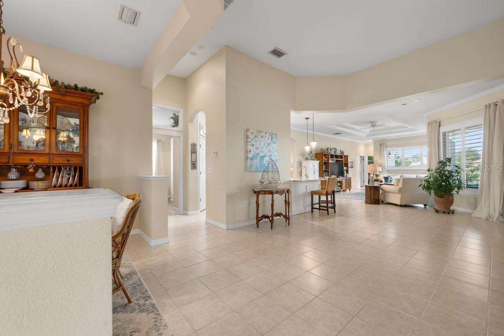 264 DAHLIA CT — photo 4
