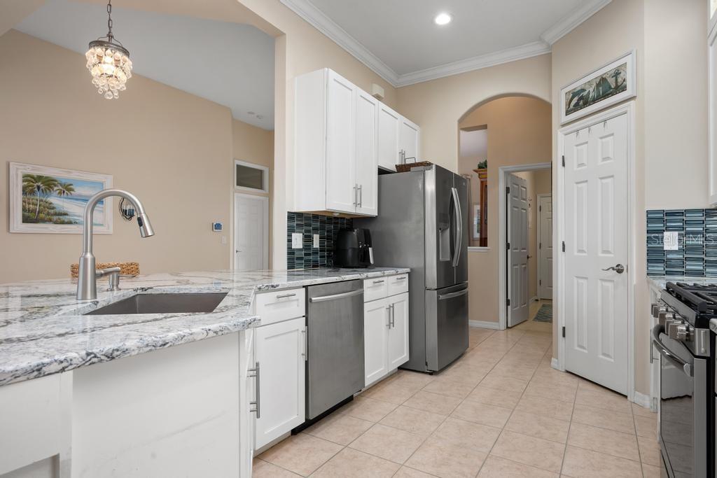 264 DAHLIA CT — photo 8