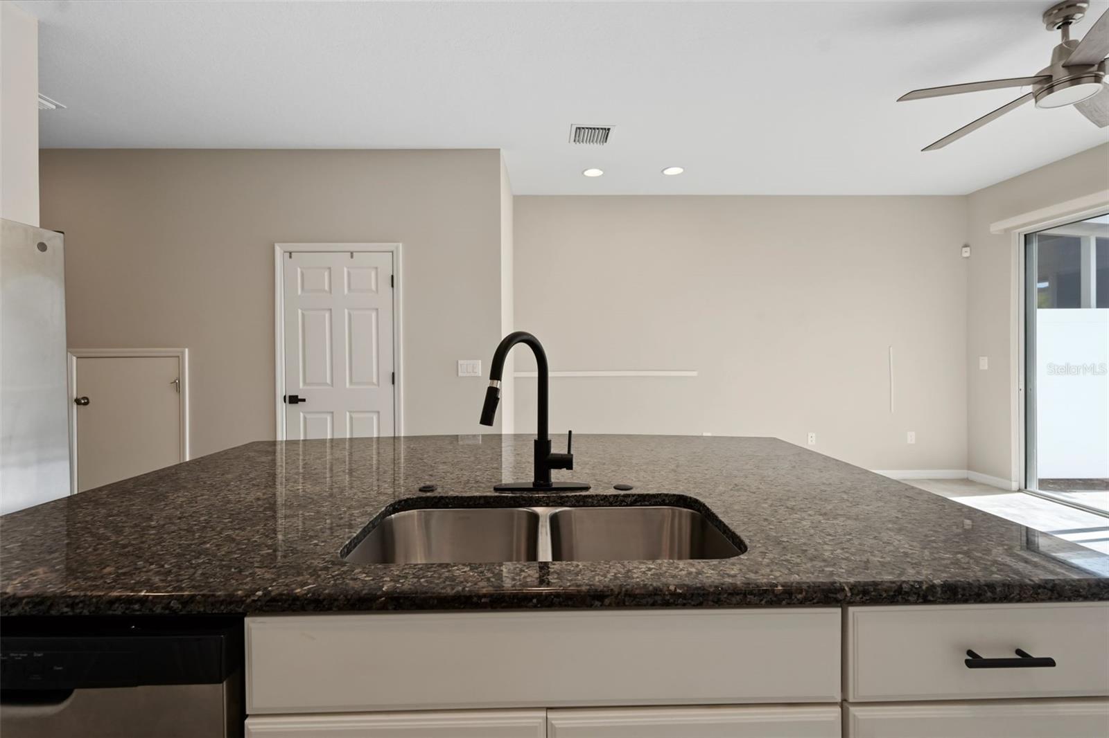 7052 SUMMER HOLLY PL — photo 33