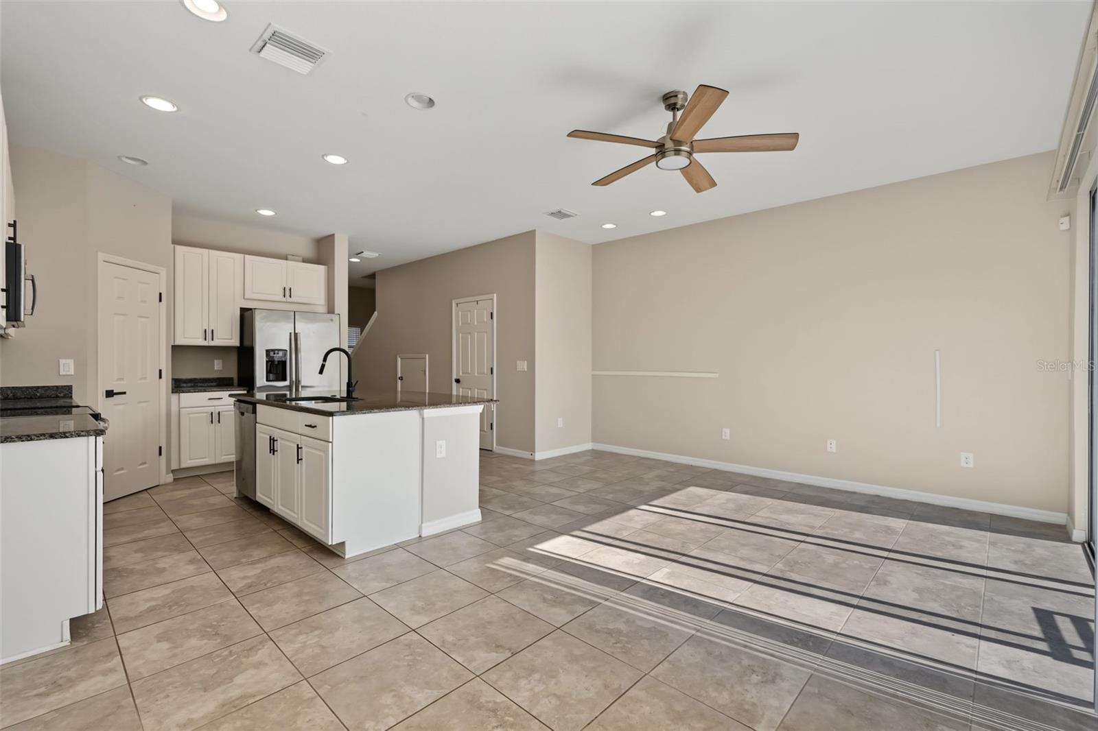 7052 SUMMER HOLLY PL — photo 35