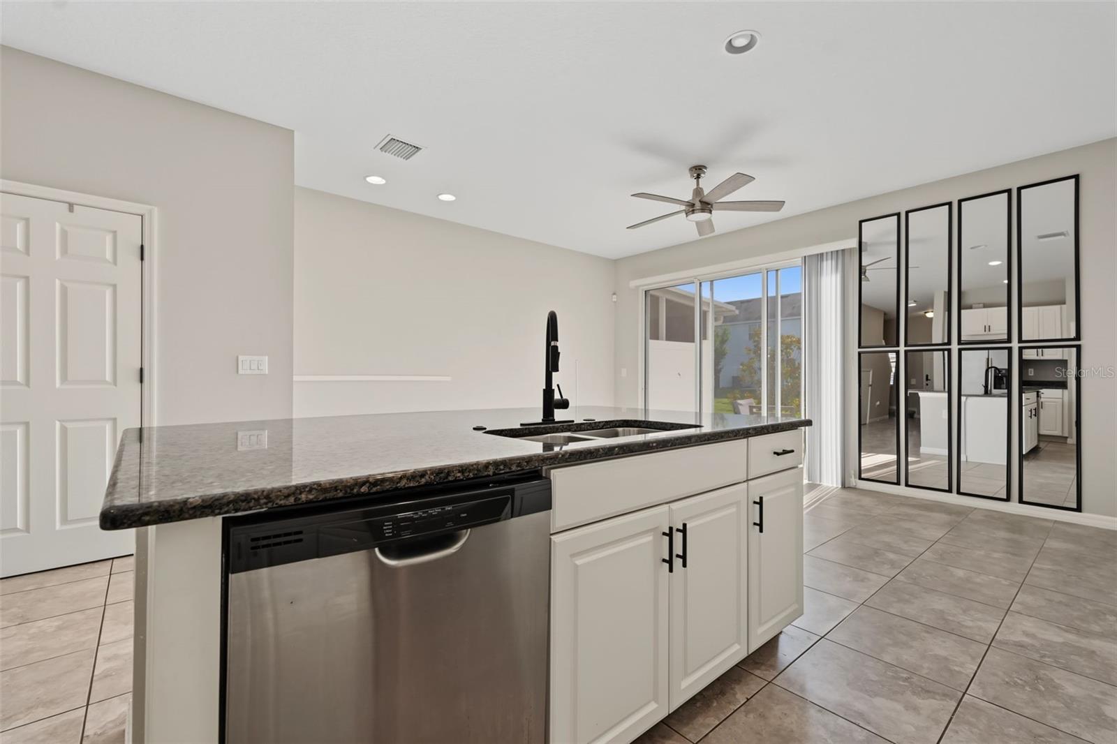 7052 SUMMER HOLLY PL — photo 31