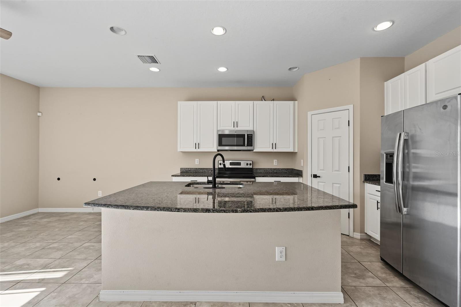 7052 SUMMER HOLLY PL — photo 28