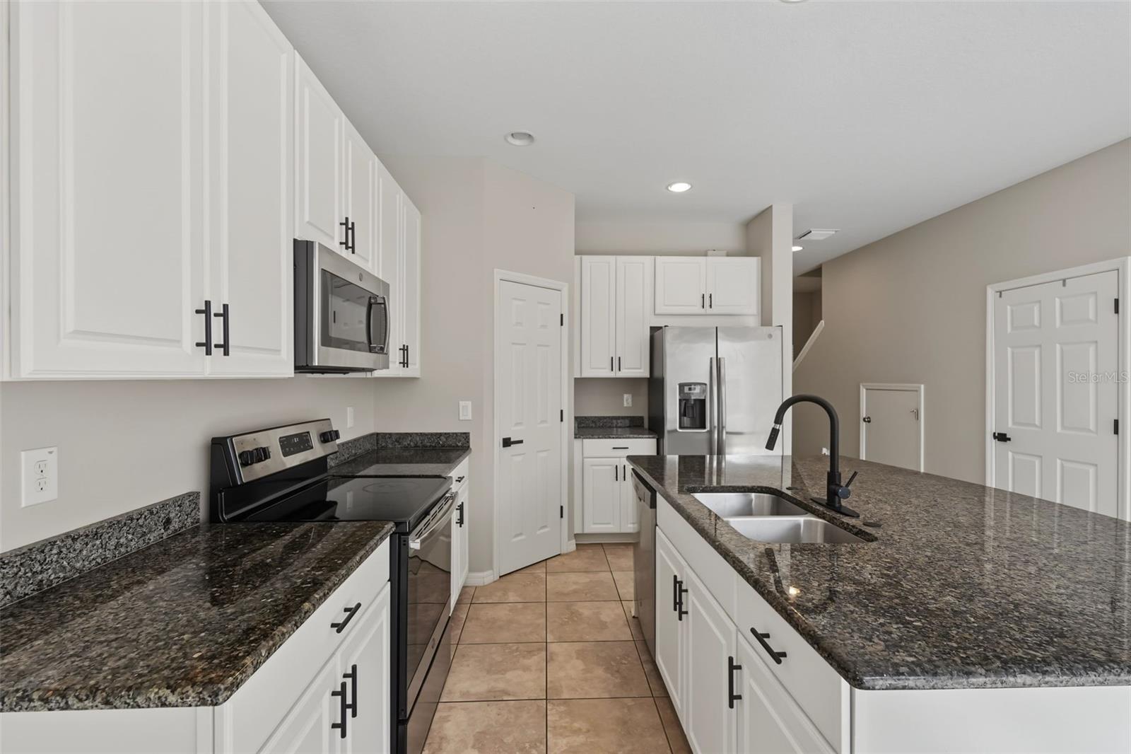 7052 SUMMER HOLLY PL — photo 32