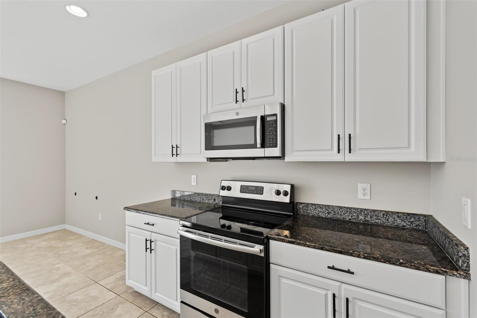 7052 SUMMER HOLLY PL — photo 30