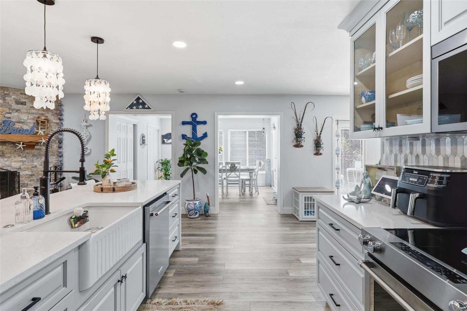5728 SEABREEZE DR — photo 9