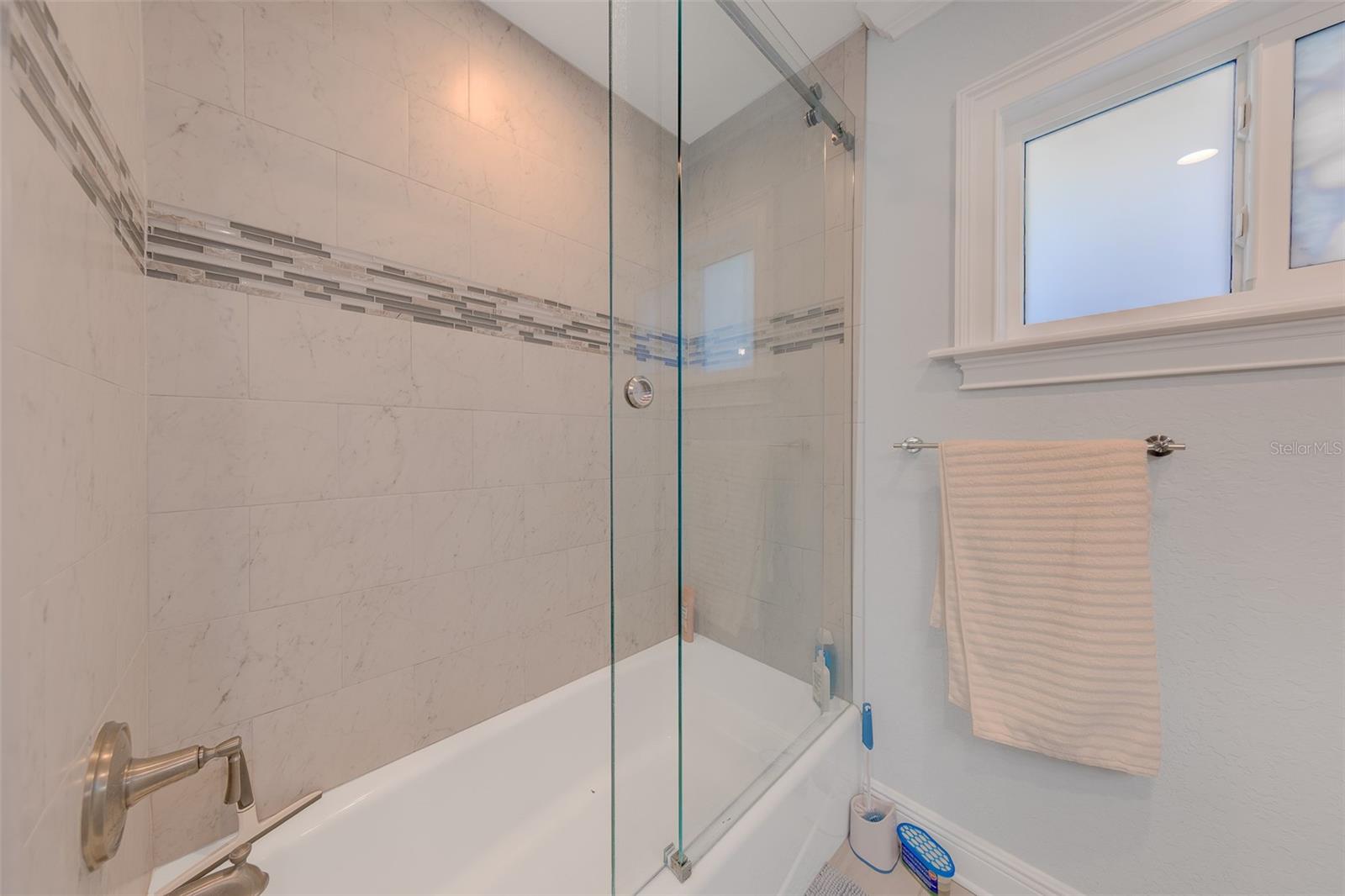 196 OVERBROOK DR E — photo 30